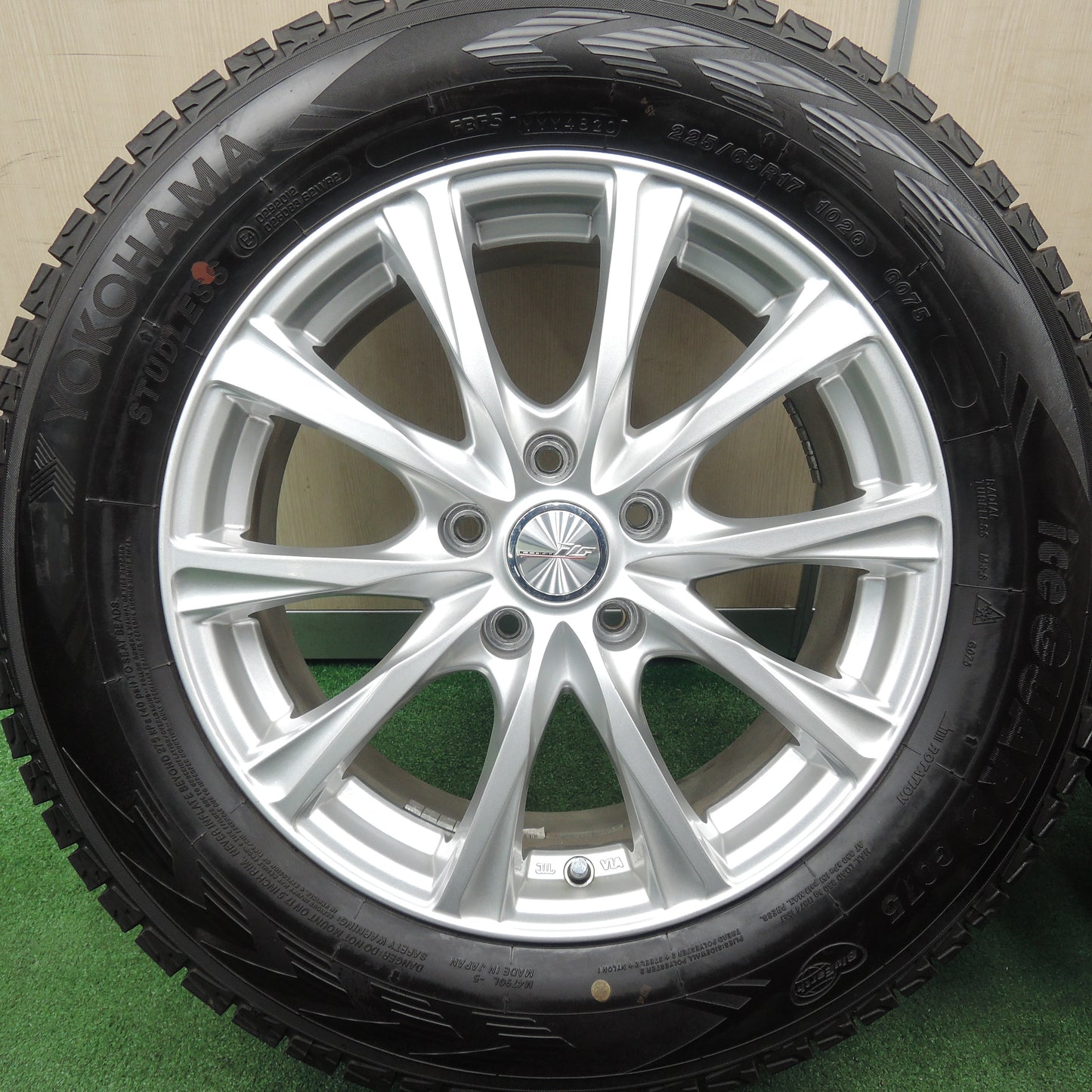 *送料無料*超バリ溝！20年！キレイ！ほぼ10分★スタッドレス 225/65R17 ヨコハマ アイスガード G075 ILLUGA 17インチ PCD114.3/5H★3112403TNス