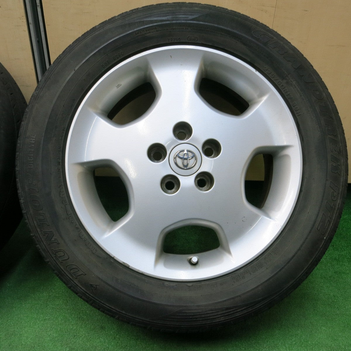 *送料無料* 4本価格★トヨタ クルーガー 純正 225/60R17 ダンロップ グラントレック PT2 17インチ PCD114.3/5H★4030603イノ