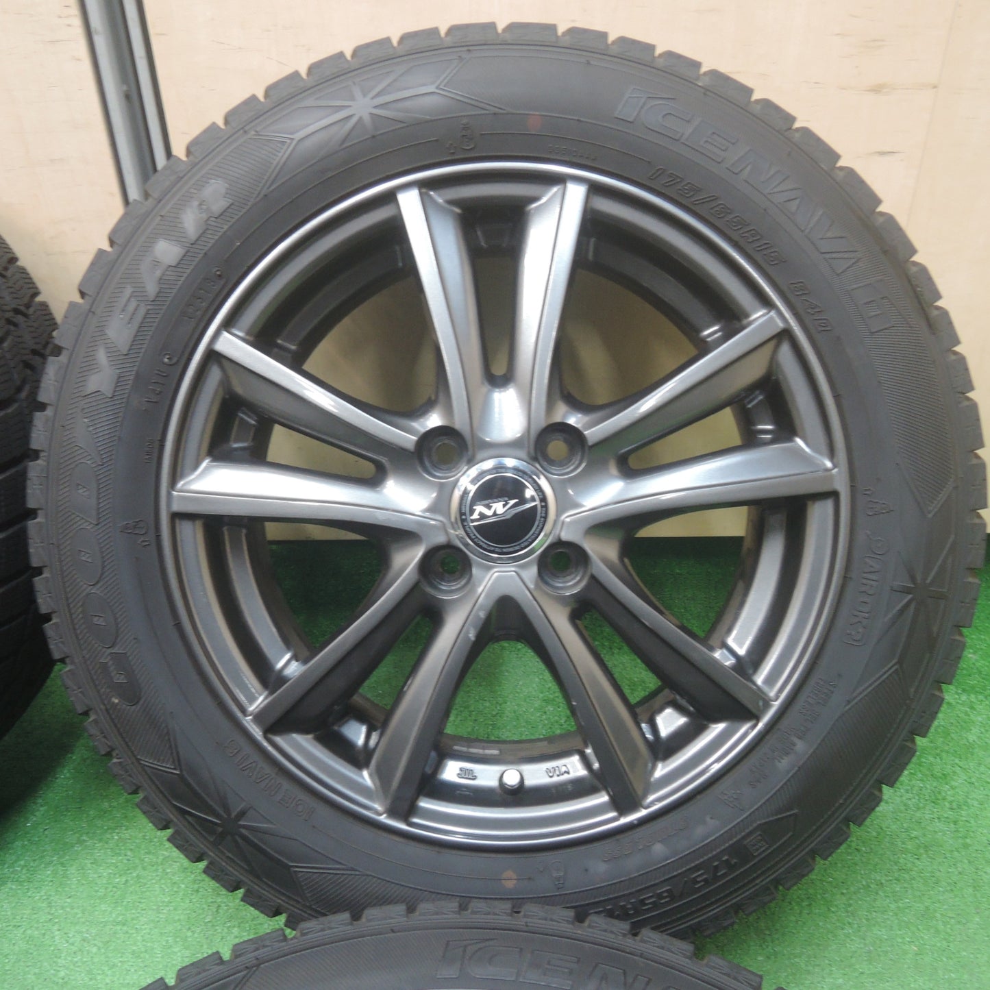 *送料無料* バリ溝！キレイ！9.5分★スタッドレス 175/65R15 グッドイヤー アイスナビ6 NIRVANA NV ニルバーナ 15インチ PCD100/4H★4020909SYス