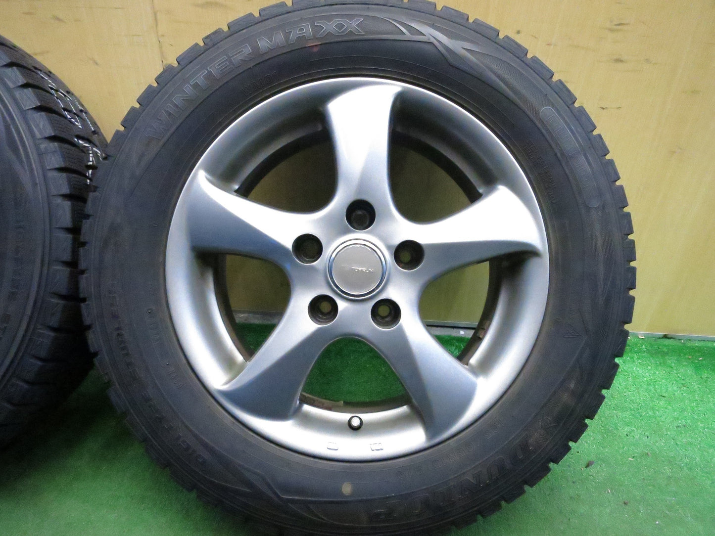 [送料無料]キレイ★スタッドレス 195/65R15 ダンロップ ウインターマックス WM01 TOPRUN トップラン 15インチ PCD114.3/5H★3020104Hス