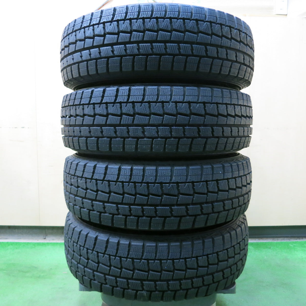 *送料無料*バリ溝！19年！キレイ！ほぼ10分★スタッドレス 185/70R14 ダンロップ ウインターマックス WM01 JOKER ジョーカー 14インチ PCD100/4H★3102109イス