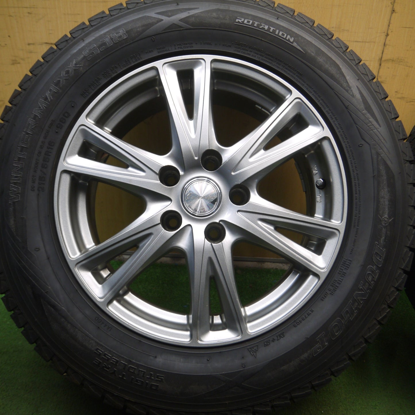 *送料無料* バリ溝！キレイ！9.5分以上★スタッドレス 215/65R16 ダンロップ ウインターマックス SJ8 Exceeder エクシーダー 16インチ PCD114.3/5H★4021607Hス