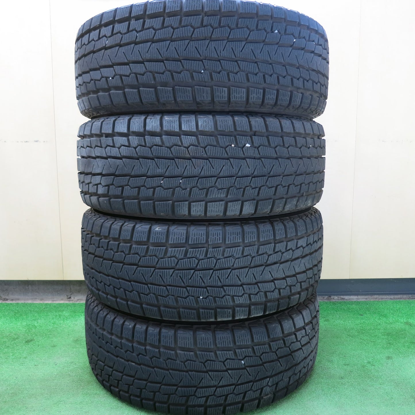 [送料無料]バリ溝！22年！キレイ！ほぼ10分★ベンツ 等 235/55R18 スタッドレス EURO ZWEI FK-10 ヨコハマ G075 ユーロツヴァイ 18インチ PCD112/5H★3052004ヒス