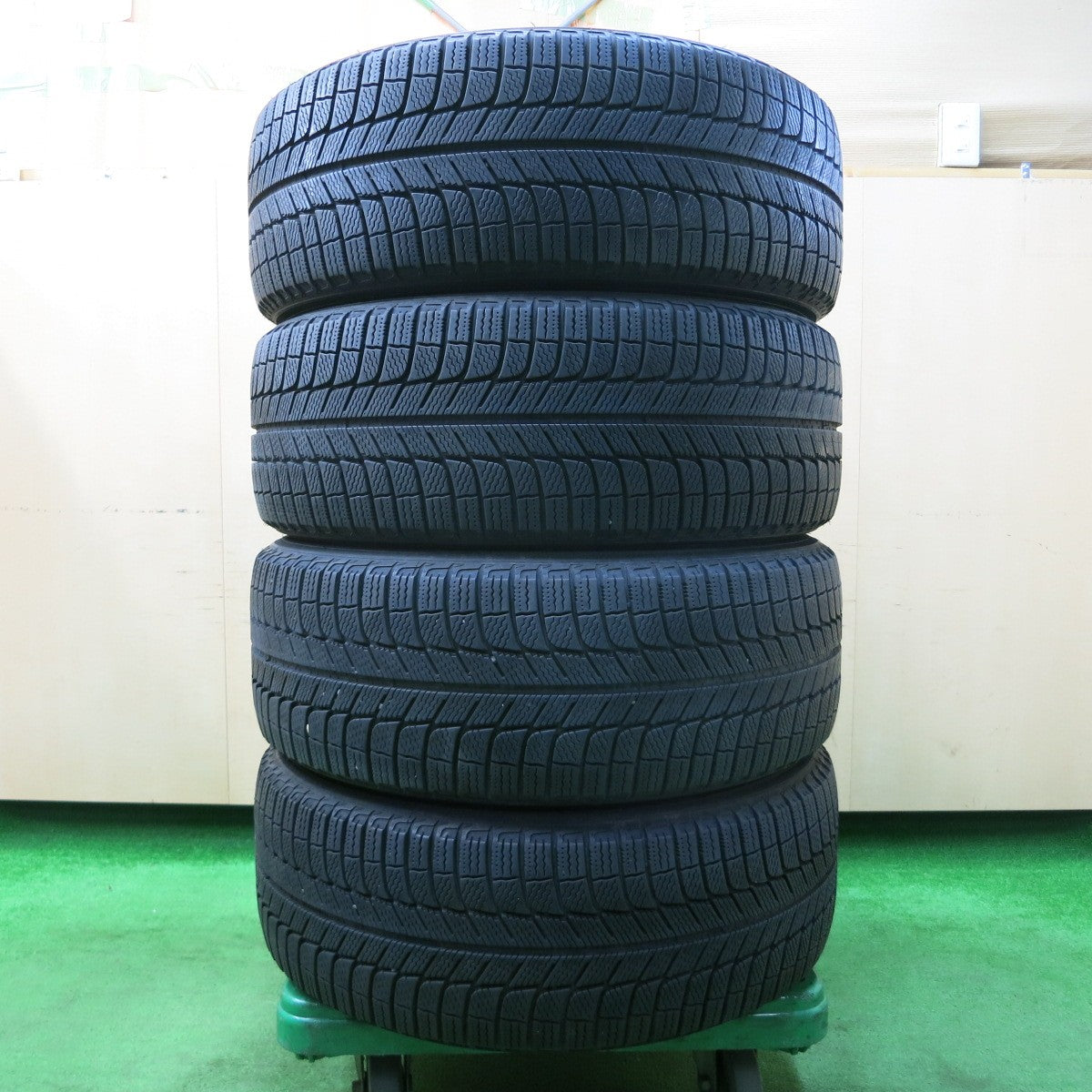 *送料無料* バリ溝！キレイ！8.5分★トヨタ 30系 アルファード 純正 235/50R18 スタッドレス ミシュラン X-ICE XI3 18インチ PCD114.3/5H★4030804イス