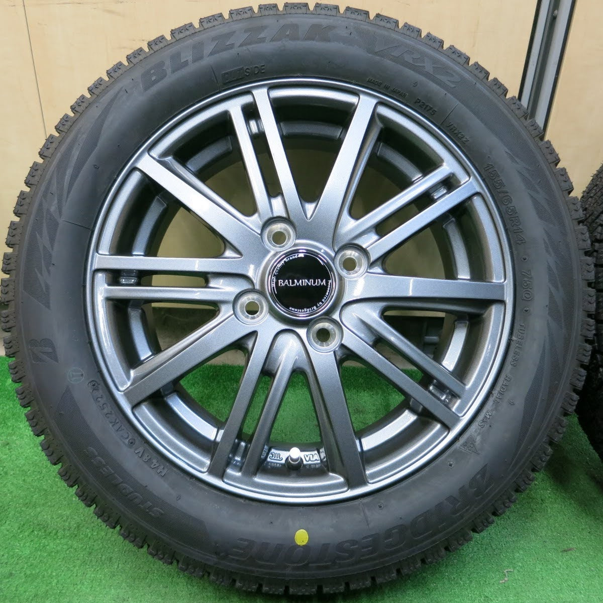 [送料無料]未使用！22年★スタッドレス 155/65R14 ブリヂストン ブリザック VRX2 BALMINUM バルミナ 14インチ PCD100/4H★3070307イス