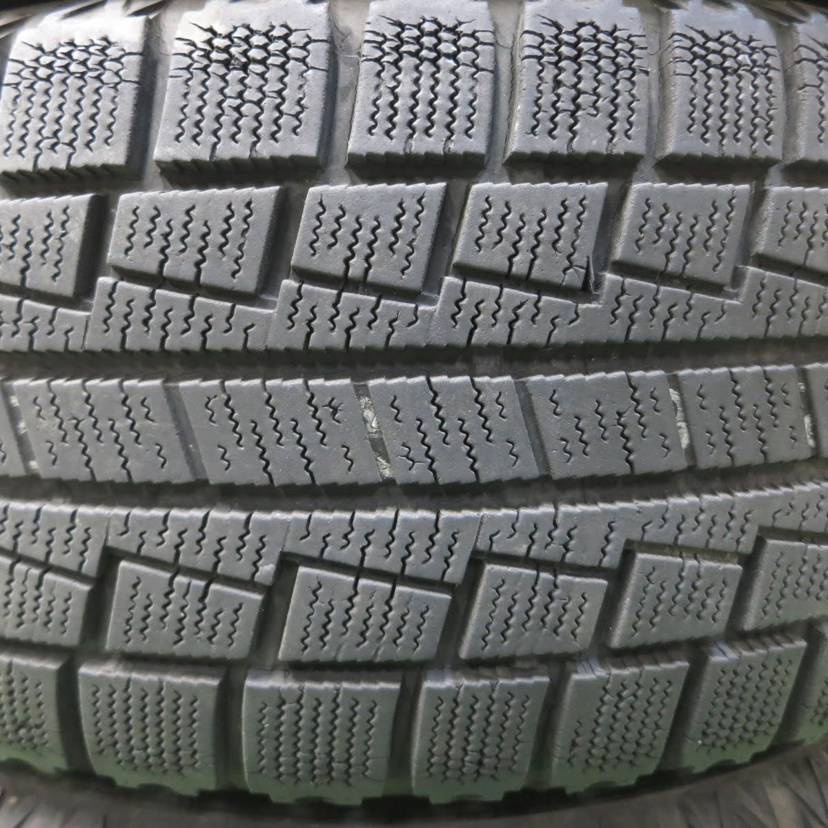 [送料無料]4本価格★RIVAZZA ENKEI 215/60R16 スタッドレス ハンコック ウインター アイセプト 16インチ リヴァッツァ エンケイ PCD114.3/5H★3062402イス