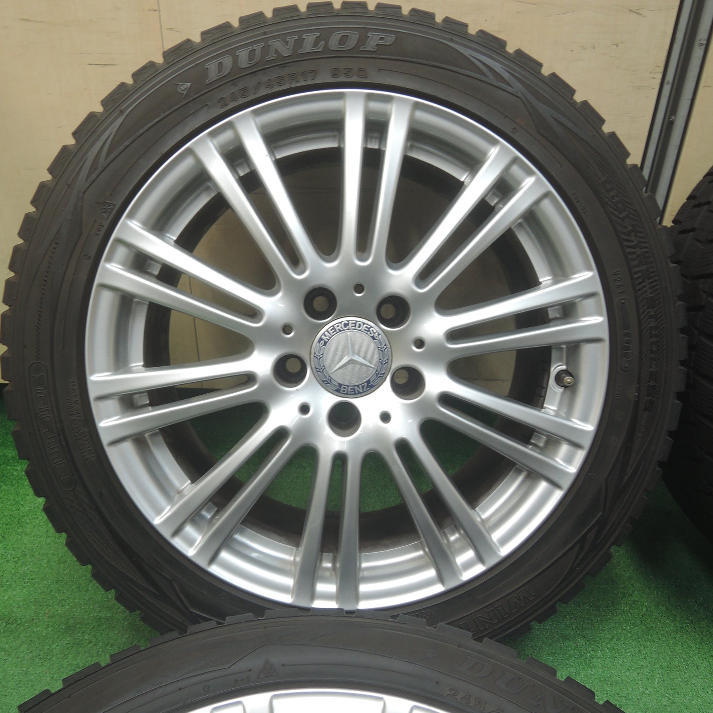 *送料無料*バリ溝！キレイ！8.5分★ベンツ Eクラス W212 純正 245/45R17 スタッドレス ダンロップ ウインターマックス WM01 17インチ PCD112/5H★3121307SYス