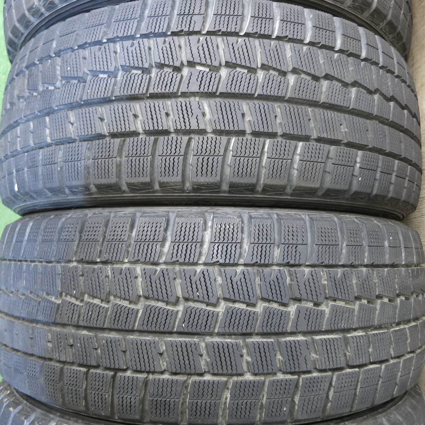 [送料無料]バリ溝！キレイ！9.5分★スタッドレス 225/45R18 ダンロップ ウインターマックス WM01 Treffer トレファー 18インチ PCD114.3/5H★3042804Hス