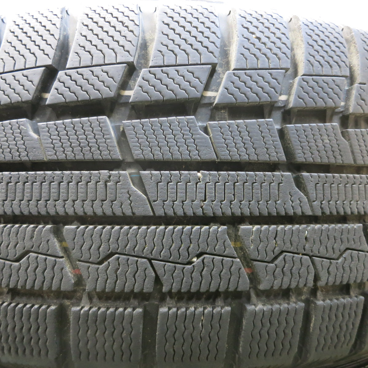 *送料無料*バリ溝！キレイ！9.5分以上★スタッドレス 225/60R17 トーヨー ウインタートランパス TX KORPER ケルパー 17インチ PCD114.3/5H★3103103イス