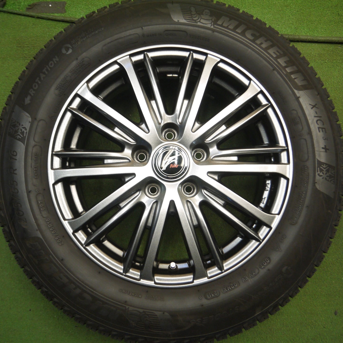 *送料無料* バリ溝！キレイ！9分★スタッドレス 205/65R16 ミシュラン X-ICE3+ Fang ファング 16インチ PCD114.3/5H★4022610Hス