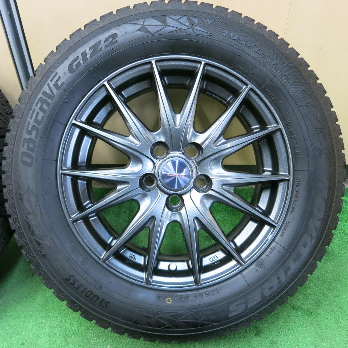 [送料無料]バリ溝！21年！キレイ！9.5分★プリウス 等 195/65R15 スタッドレス トーヨー オブザーブ GIZ2 VELVA SPORT Z ヴェルヴァ PCD100/5H★3063006イス