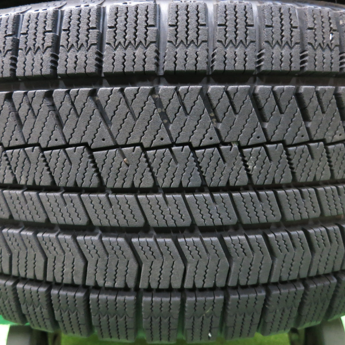 *送料無料*バリ溝！キレイ！9.5分★ベンツ 等 BORBET 245/45R18 スタッドレス ブリヂストン ブリザック VRX2 18インチ ボルベット PCD112/5H★3112909イス