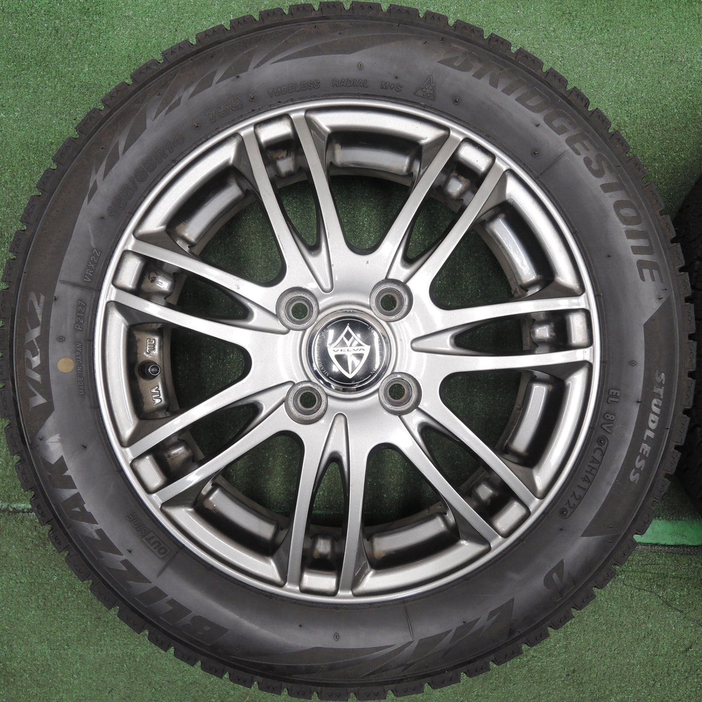 *送料無料* バリ溝！22年！キレイ！9.5分以上★スタッドレス 155/65R14 ブリヂストン ブリザック VRX2 VELVA ヴェルヴァ 14インチ PCD100/4H★4030507TNス