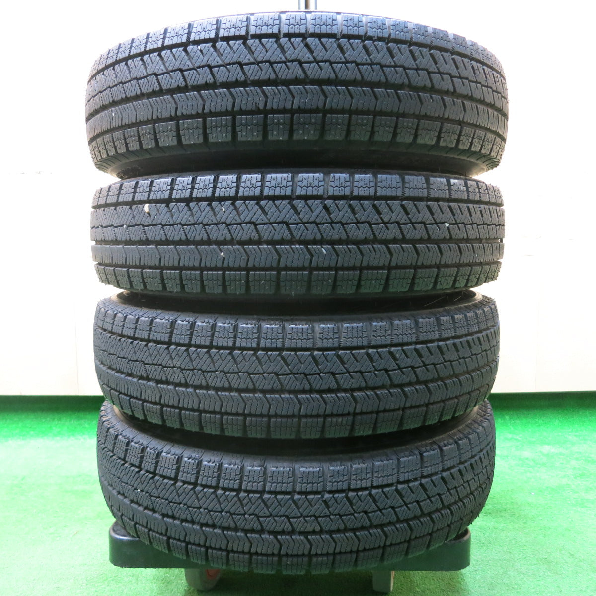 *送料無料*超バリ溝！21年！ほぼ10分★スタッドレス 145/80R13 ブリヂストン ブリザック VRX2 Zmeist VS-1 13インチ PCD100/4H★3120505イス