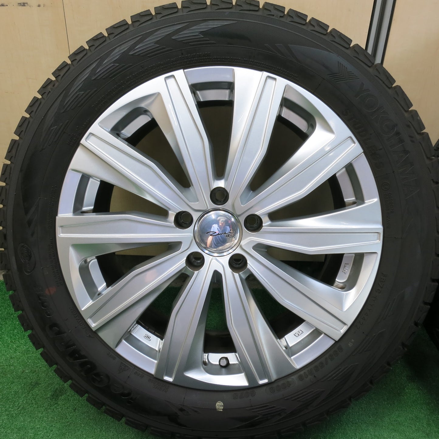 [送料無料]バリ溝！22年！キレイ！ほぼ10分★ベンツ 等 235/55R18 スタッドレス EURO ZWEI FK-10 ヨコハマ G075 ユーロツヴァイ 18インチ PCD112/5H★3052004ヒス