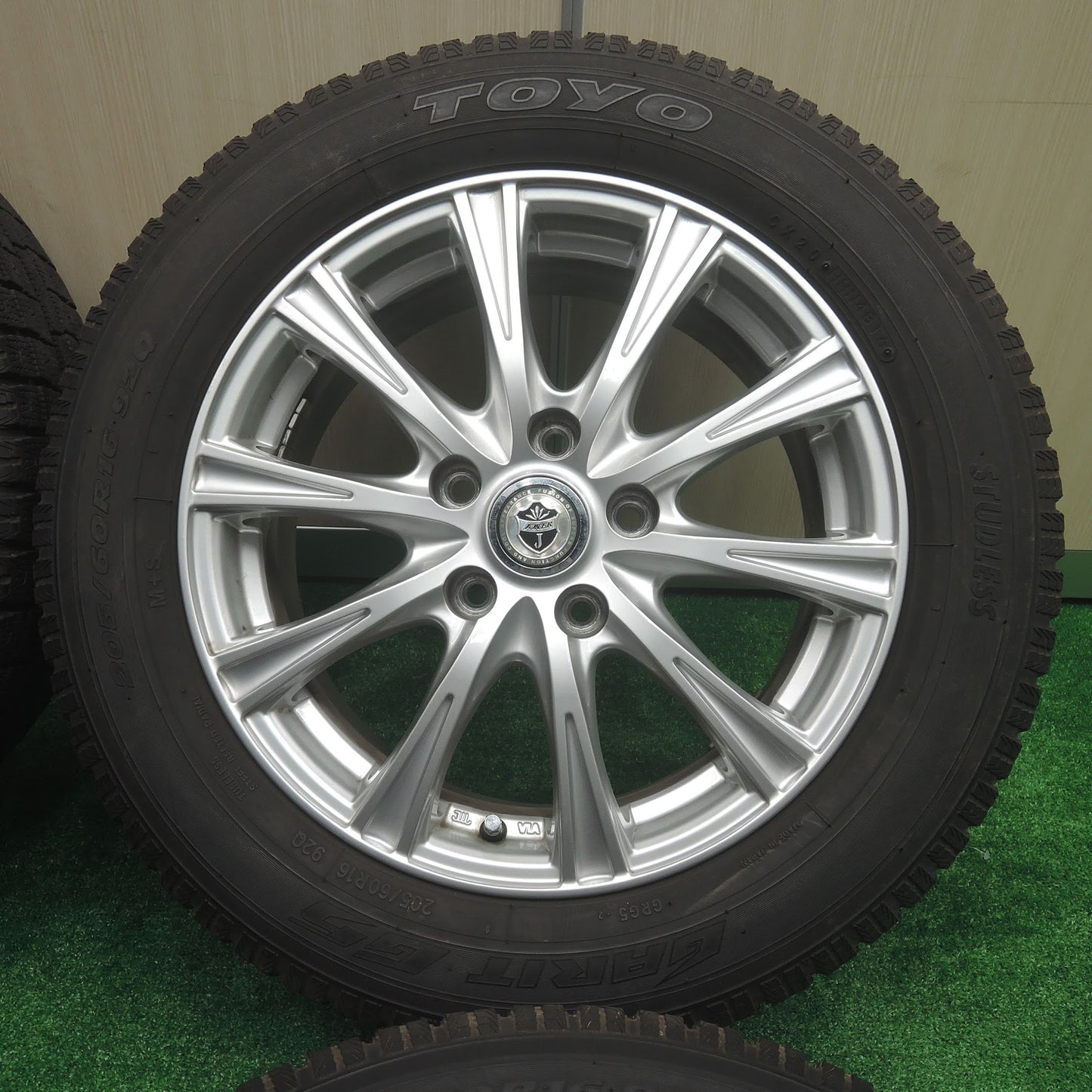 [送料無料]バリ溝！キレイ！9.5分★スタッドレス 205/60R16 トーヨー ガリット G5 JOKER weds ジョーカー 16インチ PCD114.3/5H★3071807SYス