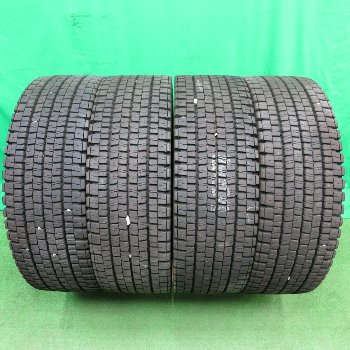 *送料無料*バリ溝！22年！9.5分★トラック タイヤ 245/70R19.5 136/134J スタッドレス ダンロップ デクテス SP001 19.5インチ★3111206KKスタ