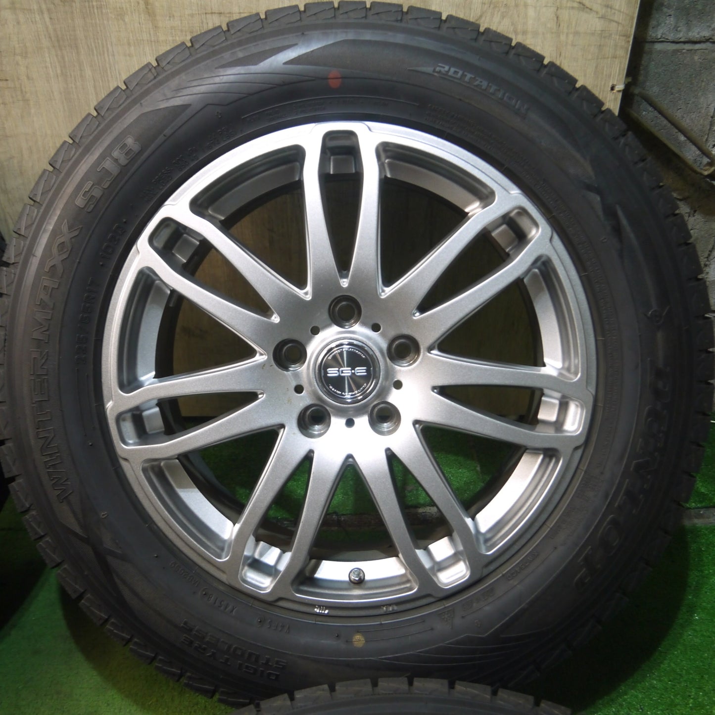 *送料無料* バリ溝！キレイ！ほぼ10分★スタッドレス 225/65R17 ダンロップ ウインターマックス SJ8 SG-E 17インチ PCD114.3/5H★4022801KKス