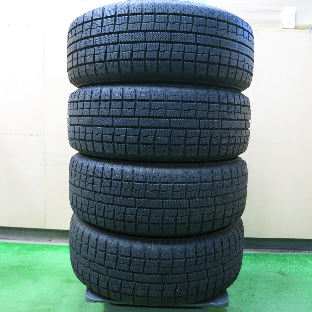 [送料無料]バリ溝！19年！キレイ！9.5分★スタッドレス 215/60R16 トーヨー ガリット G5 VEMOTION Vエモーション 16インチ PCD114.3/5H★3070302イス