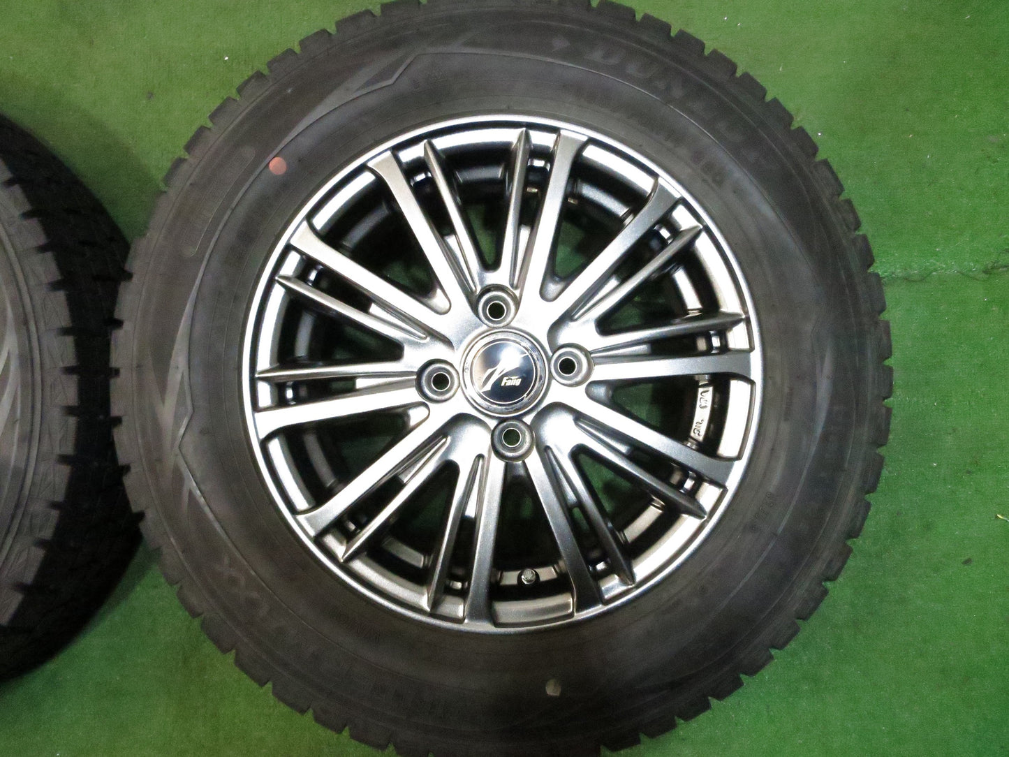 [送料無料]バリ溝！19年！キレイ！ほぼ10分★スタッドレス 185/70R14 ダンロップ ウインターマックス WM01 Fang ファング 14インチ PCD100/4H★3012014Hス