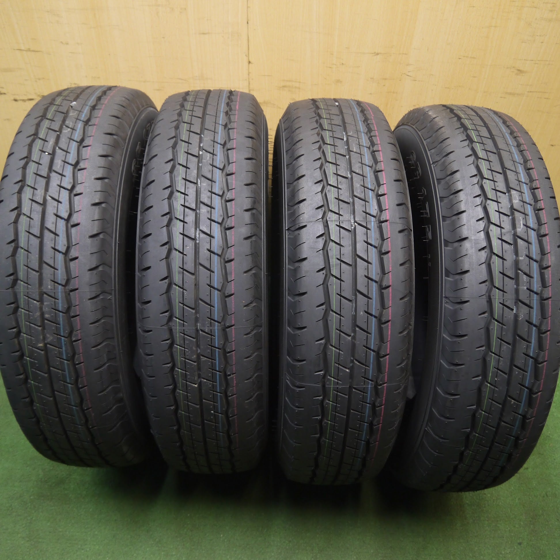 [送料無料]新車外し！23年★195/80R15 107/105N ダンロップ SP175N タイヤ 15インチ ハイエース キャラバン  等★3090112Hノタ