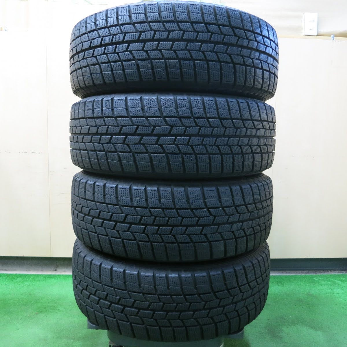 [送料無料]バリ溝！20年！キレイ！9.5分★スタッドレス 215/55R17 グッドイヤー アイスナビ6 V.E.X. VEX 社外 アルミ 17インチ PCD114.3/5H★3090907イス