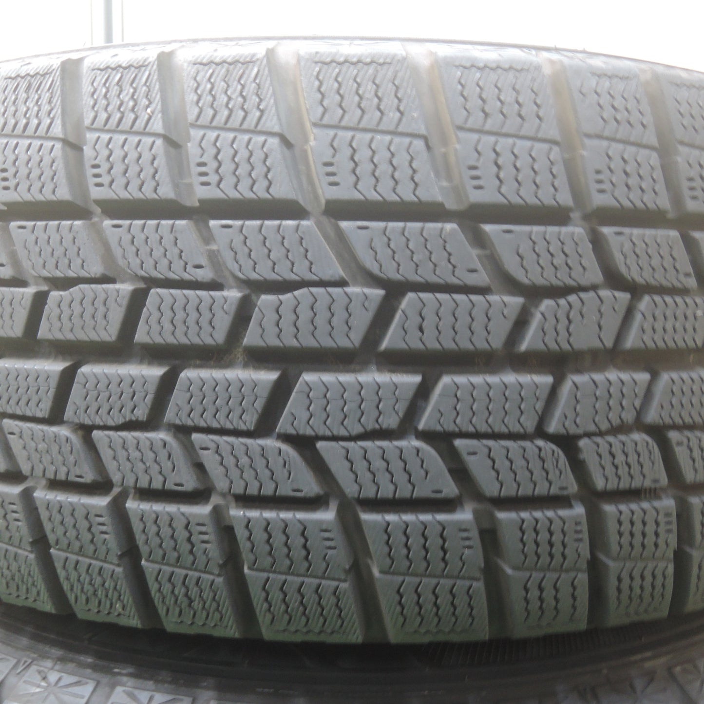 *送料無料*バリ溝！キレイ！9.5分★スタッドレス 215/60R17 グッドイヤー アイスナビ6 ravrion LUMIERE ラブリオン 17インチ PCD114.3/5H★4011904SYス