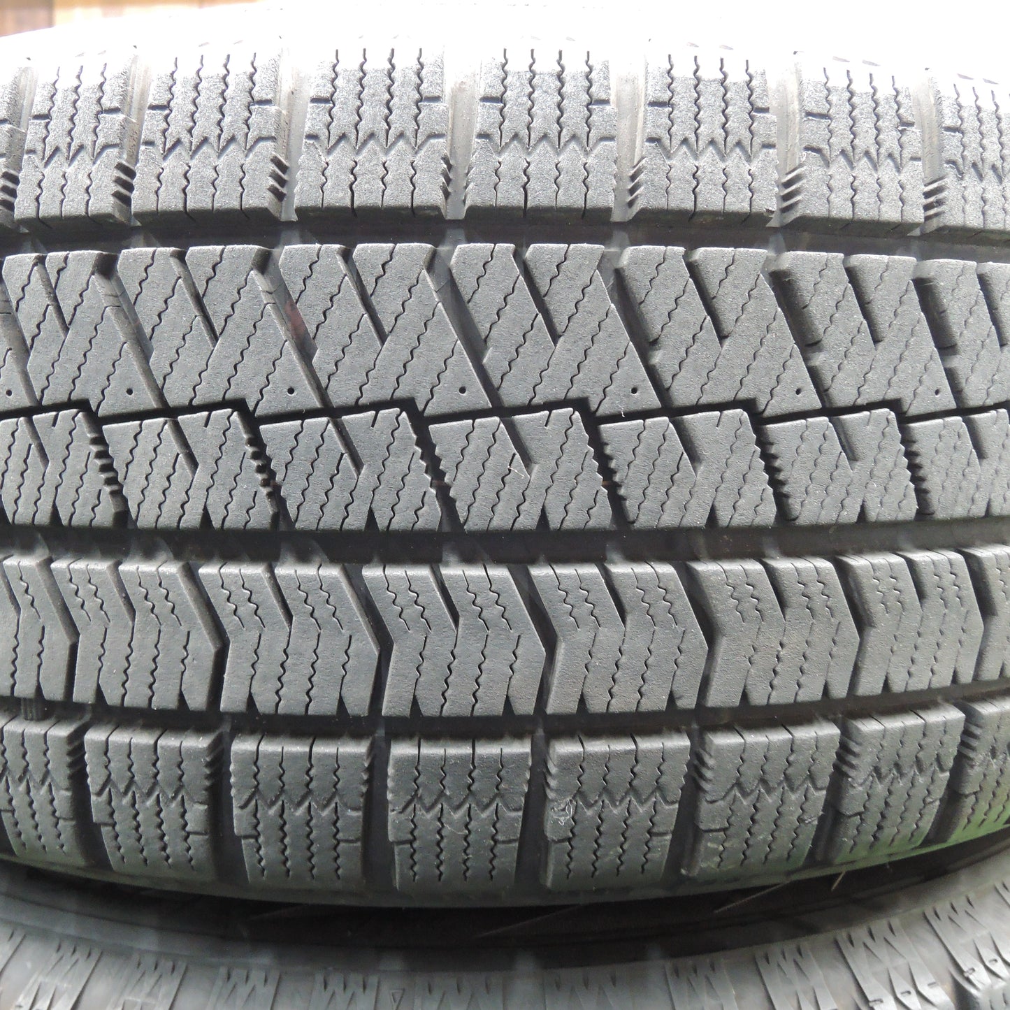 *送料無料*バリ溝！20年！キレイ！9.5分★スタッドレス 225/60R17 ブリヂストン ブリザック VRX2 JP STYLE MBS MOZA 17インチ PCD114.3/5H★3122907NJス