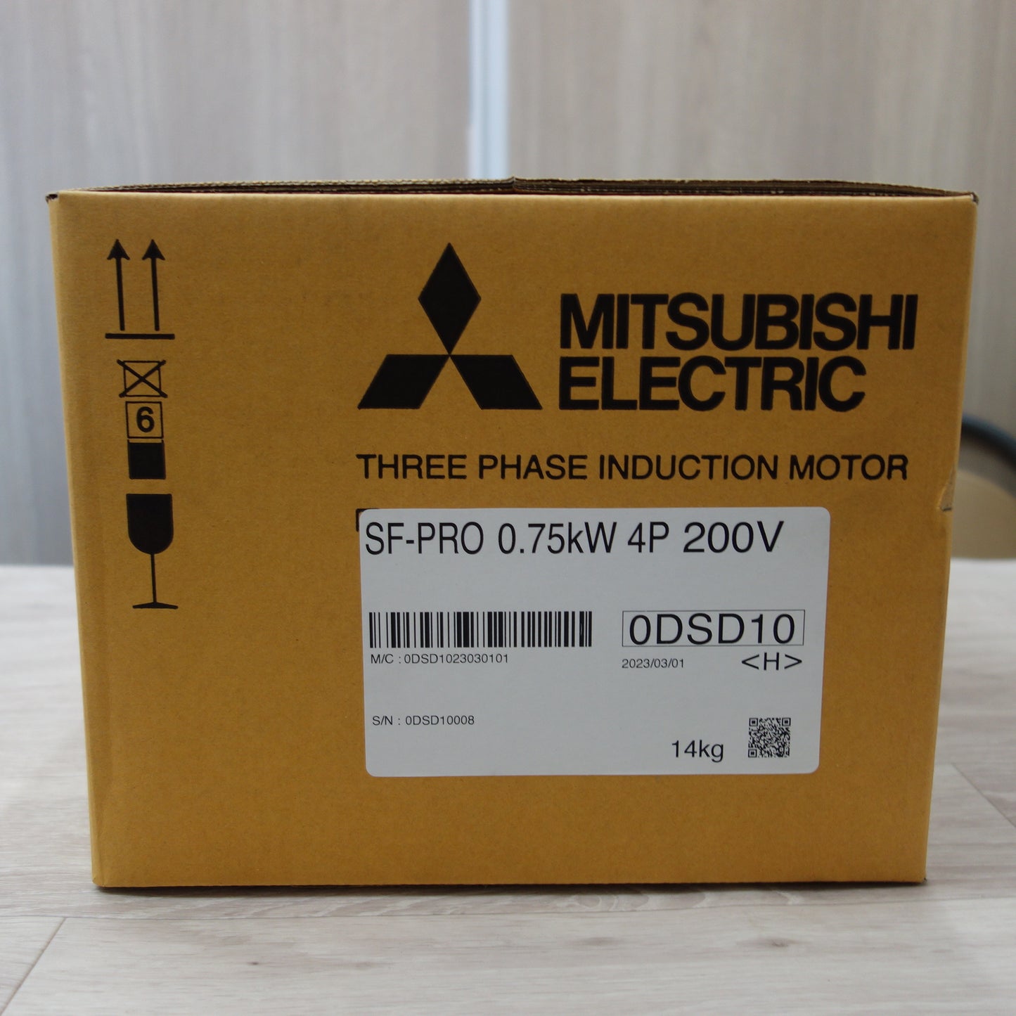 [送料無料] 新品☆三菱電機 三相モータ SF-PRO 0.75KW 4P 200V スーパーラインプレミアムシリーズ MITSUBISHI ELECTRIC☆