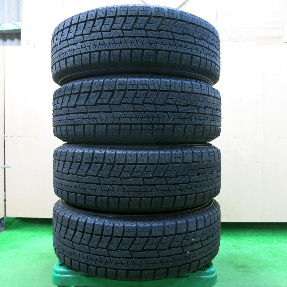 送料無料*タイヤほぼ未使用！22年！キレイ☆スタッドレス 215/60R17 ヨコハマ アイスガード iG60 SPORT KRONE 1 |  名古屋/岐阜の中古カー用品・工具の買取/販売ならガレージゲット