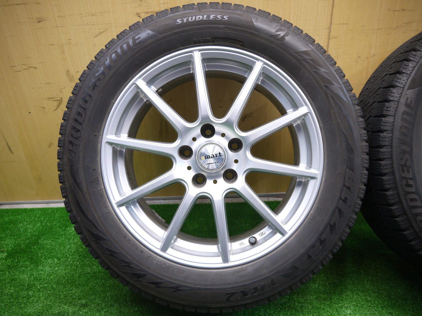 [送料無料]キレイ★スタッドレス 225/55R17 ブリヂストン ブリザック VRX2 smart MANARAY SPORT スマート マナレイスポーツ 17インチ PCD114.3/5H★2071804クス