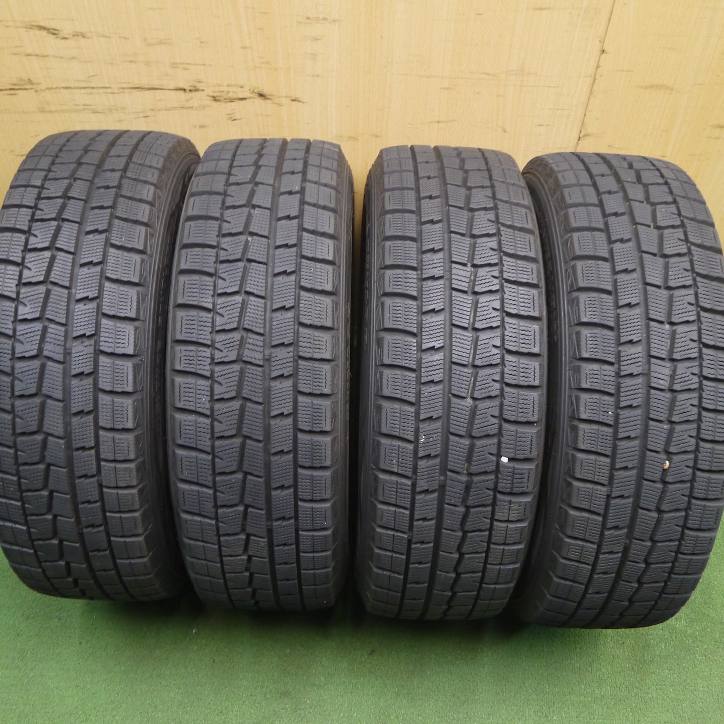 [送料無料]バリ溝！キレイ！9.5分以上★スタッドレス 185/60R15 ダンロップ ウインターマックス WM01 TEAD テッド 15インチ PCD100/5H★3070803KAス