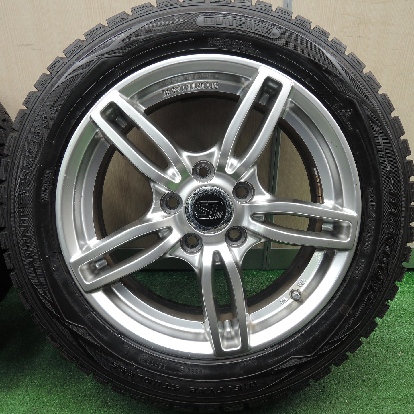 *送料無料*バリ溝！9.5分★ワーゲン 等 SPORT TECHNIC 205/55R16 スタッドレス ダンロップ ウインターマックス WM01 16インチ PCD112/5H★3112308HAス