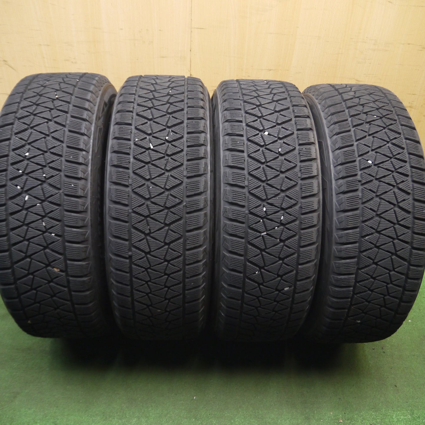 *送料無料*バリ溝！キレイ！8.5分★ボルボ 等 235/60R18 スタッドレス ブリヂストン ブリザック DM-V2 MAK 18インチ PCD108/5H★3102002Hス