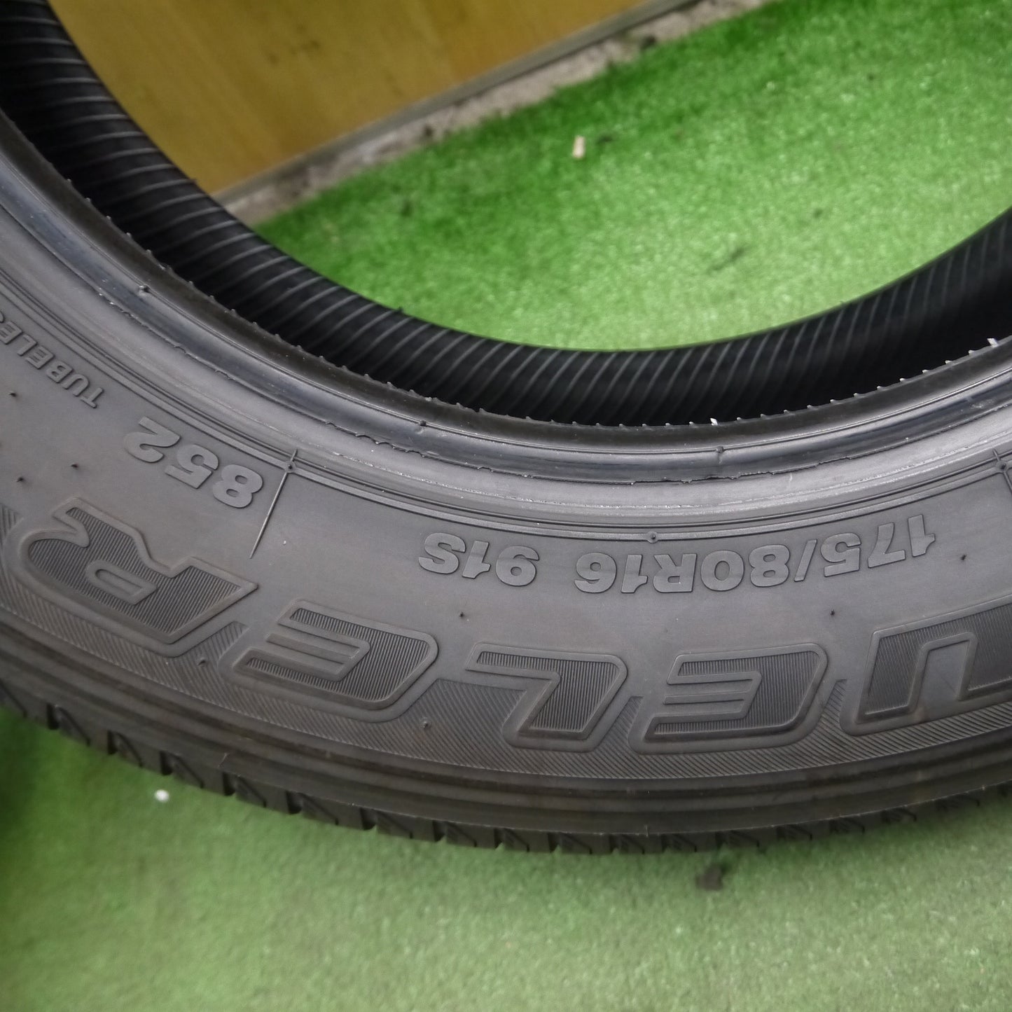 *送料無料*バリ溝！23年！9.5分★175/80R16 ブリヂストン デューラー H/L 852 タイヤ 16インチ ジムニー 等★3121503Hノタ