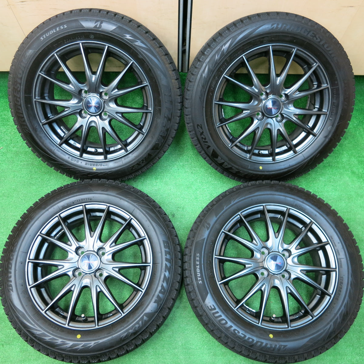 *送料無料*バリ溝！22年！キレイ！ほぼ10分★スタッドレス 175/65R15 ブリヂストン ブリザック VRX2 VELVA SPORTZ ヴェルヴァ 15インチ PCD100/4H★3112809イス