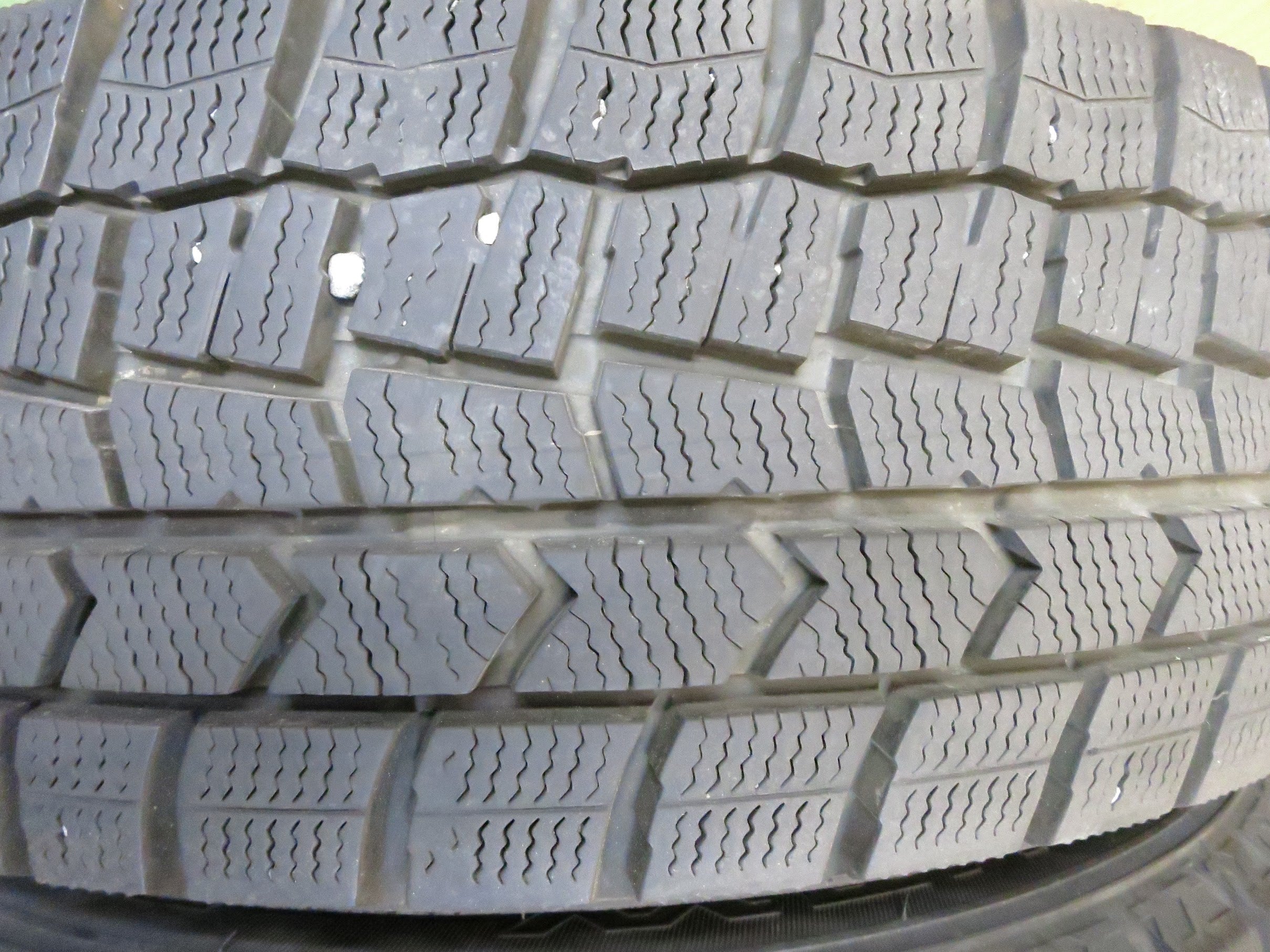 送料無料]バリ溝！キレイ！9.5分☆スタッドレス 175/65R15 ダンロップ