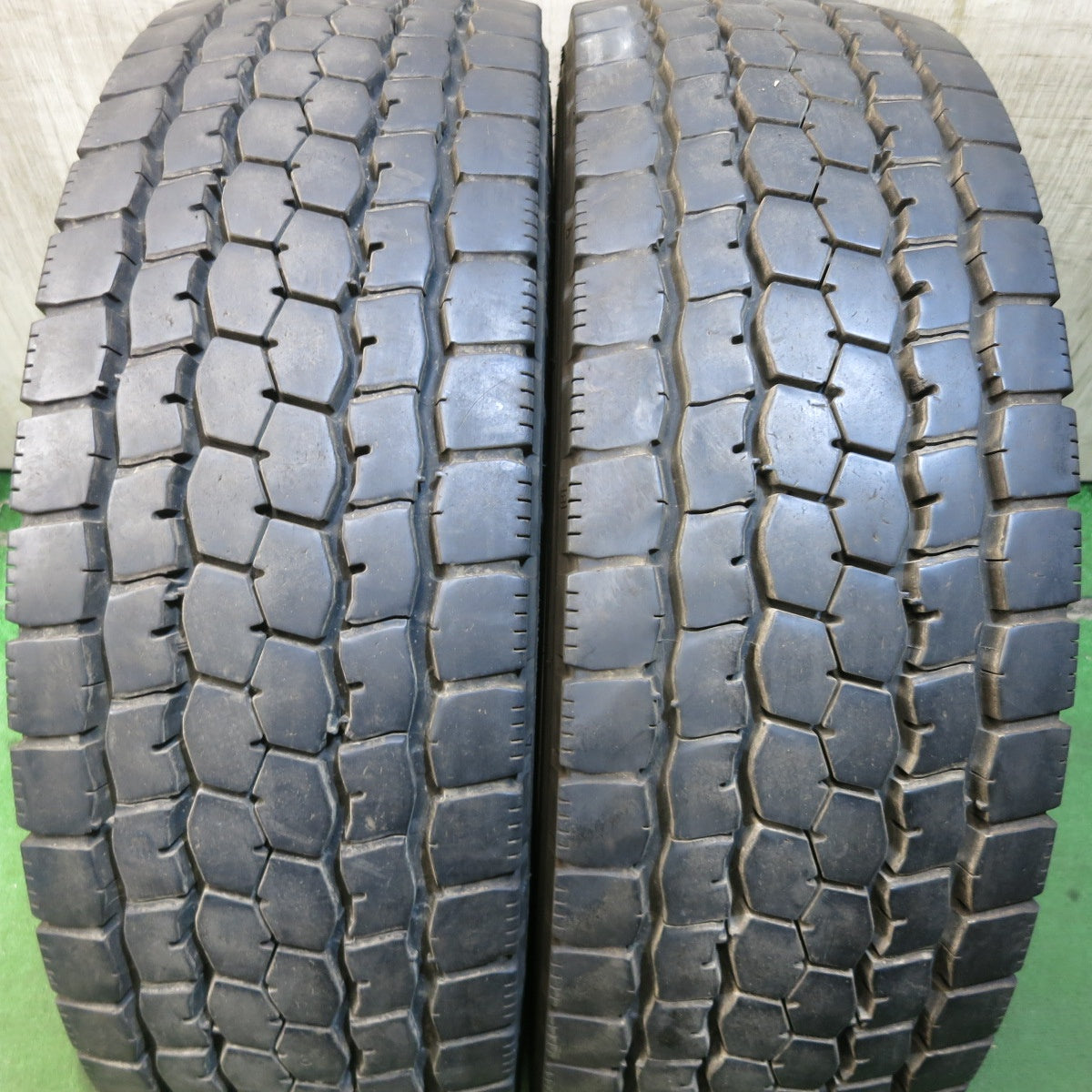 *送料無料*バリ溝！22年！8.5分★トラック タイヤ 245/70R19.5 136/134J ブリヂストンM888 ミックス オールシーズン 19.5インチ★4013006クスタ