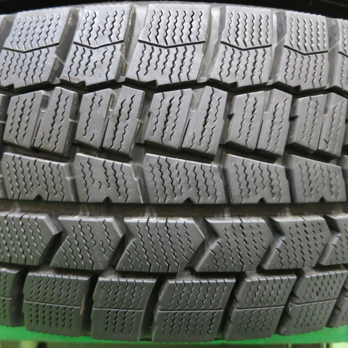 *送料無料* バリ溝！22年！キレイ！9.5分★スタッドレス 225/60R17 ダンロップ ウインターマックス WM02 TOPRUN トップラン 17インチ PCD114.3/5H★4022005イス