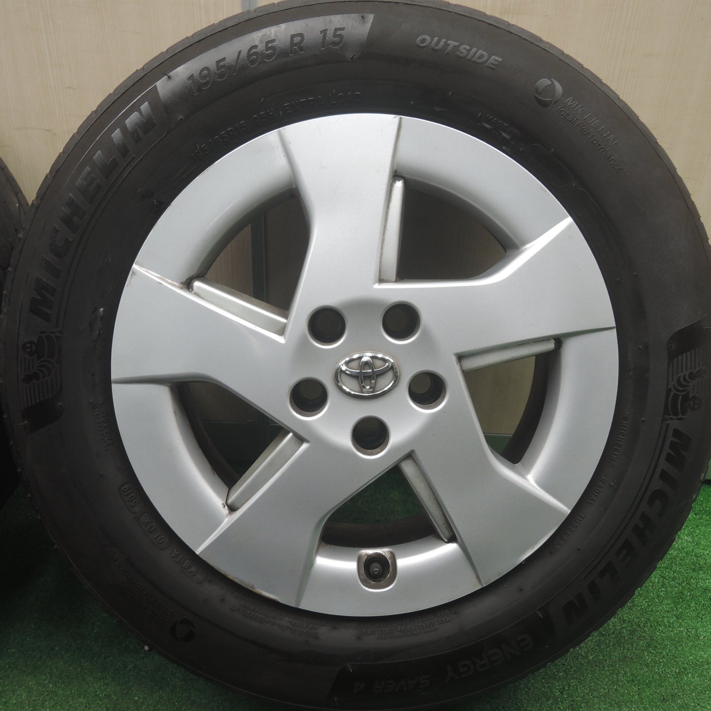 *送料無料*4本価格！19年★トヨタ 30系 プリウス 純正 195/65R15 ミシュラン エナジーセイバー4 15インチ PCD100/5H★3111809HAノ