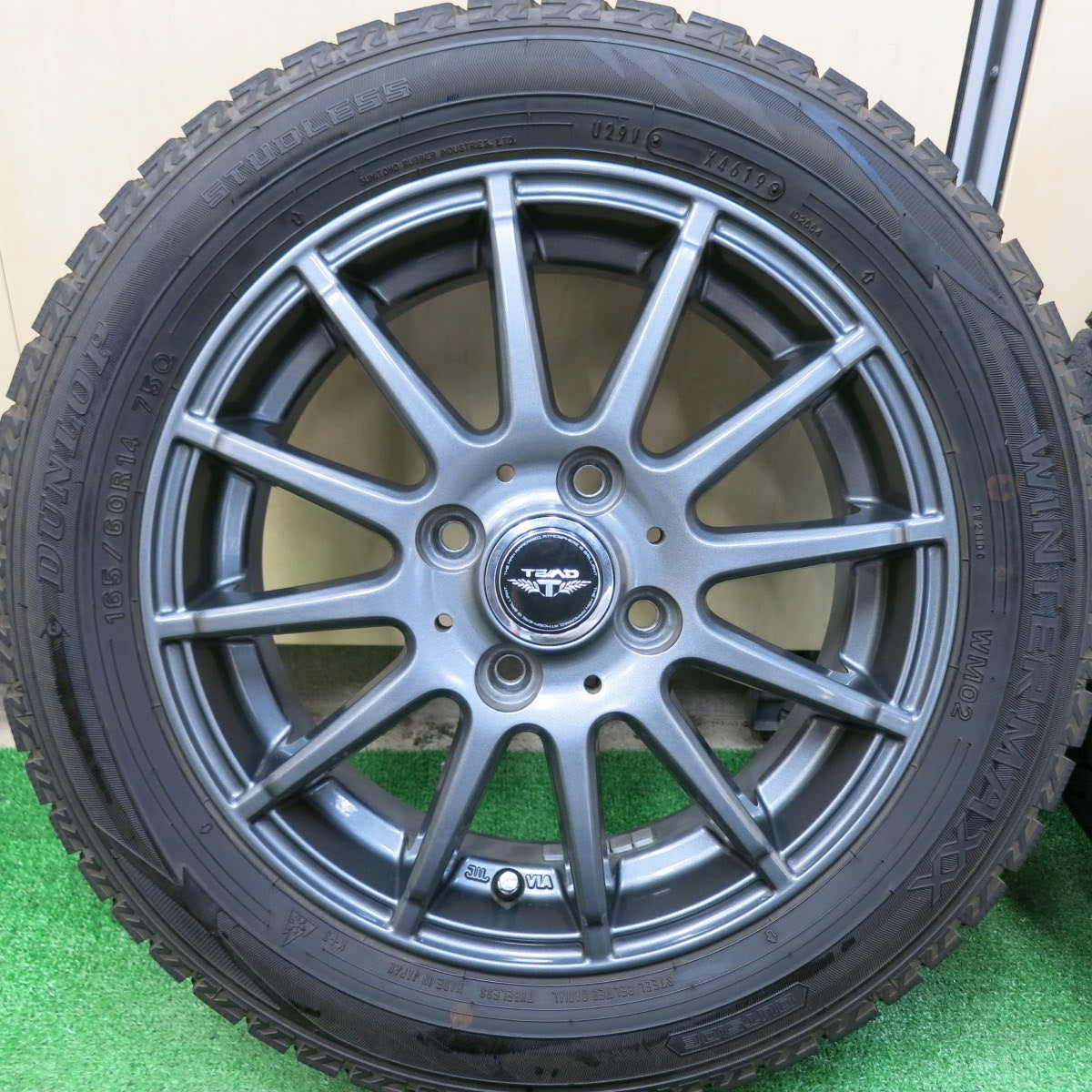 [送料無料]バリ溝！19年！キレイ！9.5分以上★スタッドレス 165/60R14 ダンロップ ウインターマックス WM02 TEAD テッド 14インチ PCD100/4H★3053101ヒス