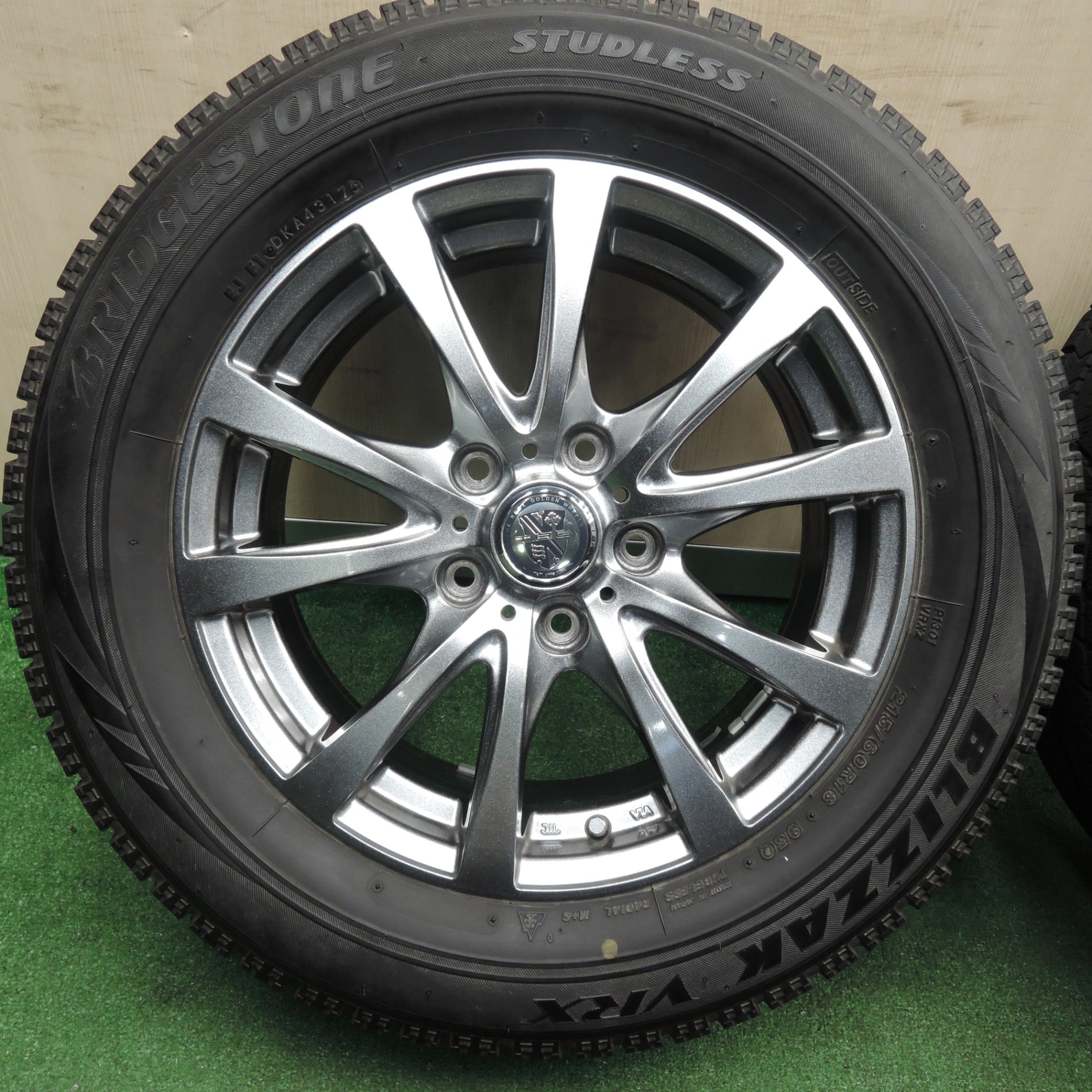 送料無料* バリ溝！キレイ！9分☆スタッドレス 215/60R16 ブリヂストン ブリザック VRX T.R.G. TRG 16インチ P |  名古屋/岐阜の中古カー用品・工具の買取/販売ならガレージゲット