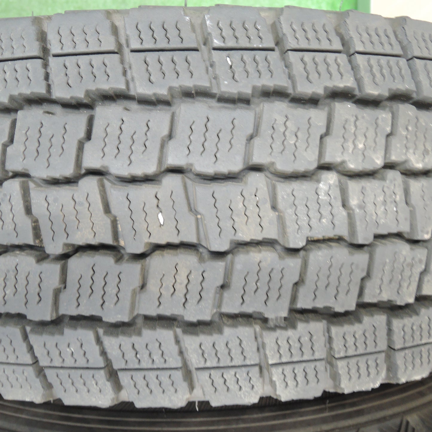 *送料無料*バリ溝！20年！キレイ！9.5分★ハイエース 等 KEELER キーラー 195/80R15 スタッドレス グッドイヤー アイスナビ カーゴ 15インチ PCD139.7/6H★3120904TNス