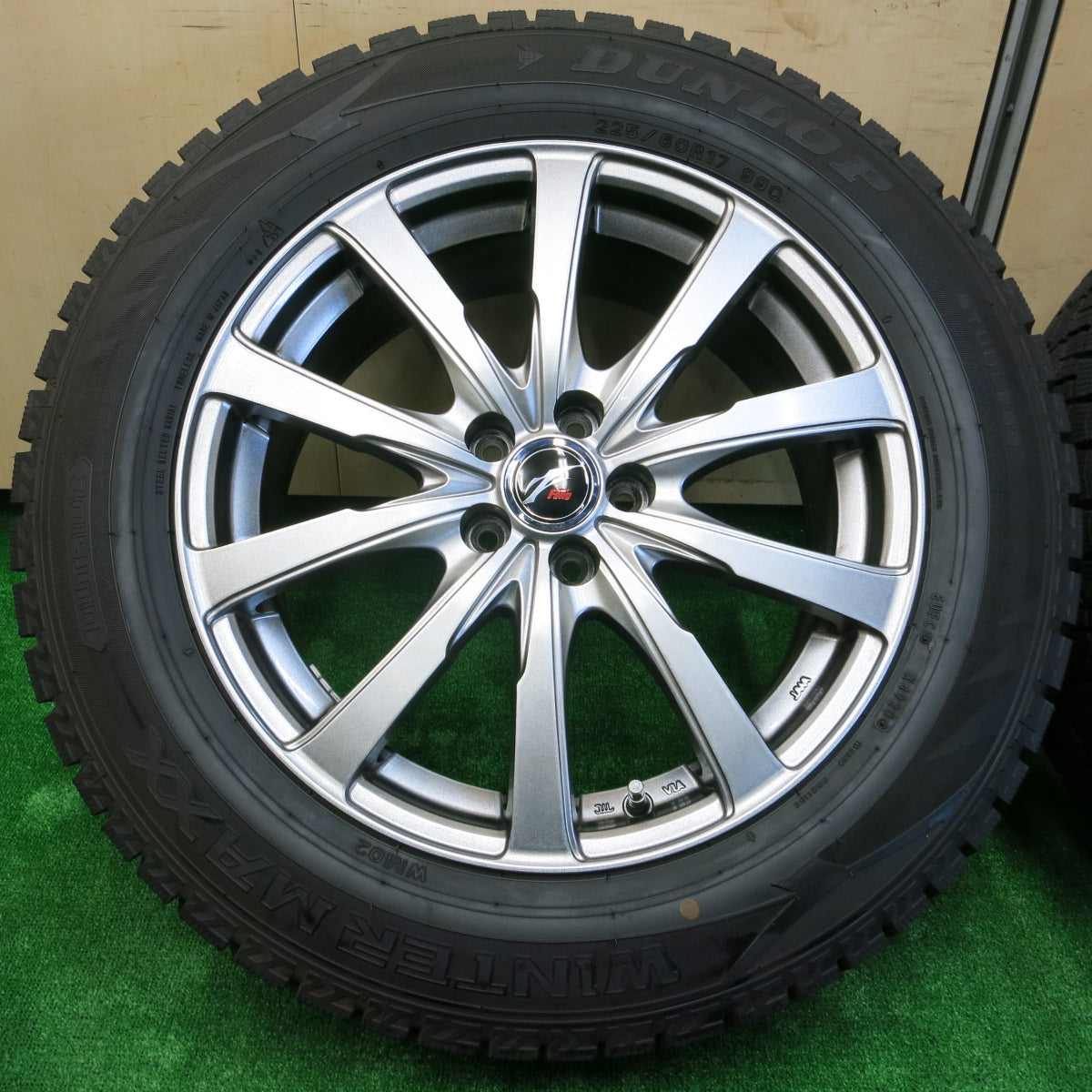 *送料無料*超バリ溝！20年！綺麗！ほぼ10分★スタッドレス 225/60R17 ダンロップ ウインターマックス WM02 Fang 17インチ PCD100/5H★3110107イス