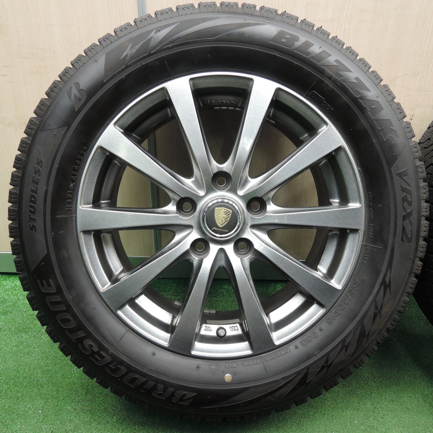 *送料無料*バリ溝！22年！キレイ！ほぼ10分★スタッドレス 215/60R16 ブリヂストン ブリザック VRX2 MANARAY SPORT マナレイ 16インチ PCD114.3/5H★3121312TNス