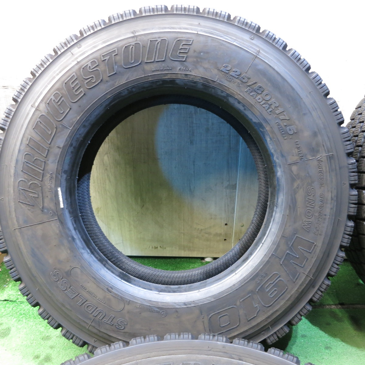 *送料無料* バリ溝！22年！9分★トラック タイヤ 225/80R17.5 123/122L スタッドレス ブリヂストン W910 17.5インチ★4020902クスタ