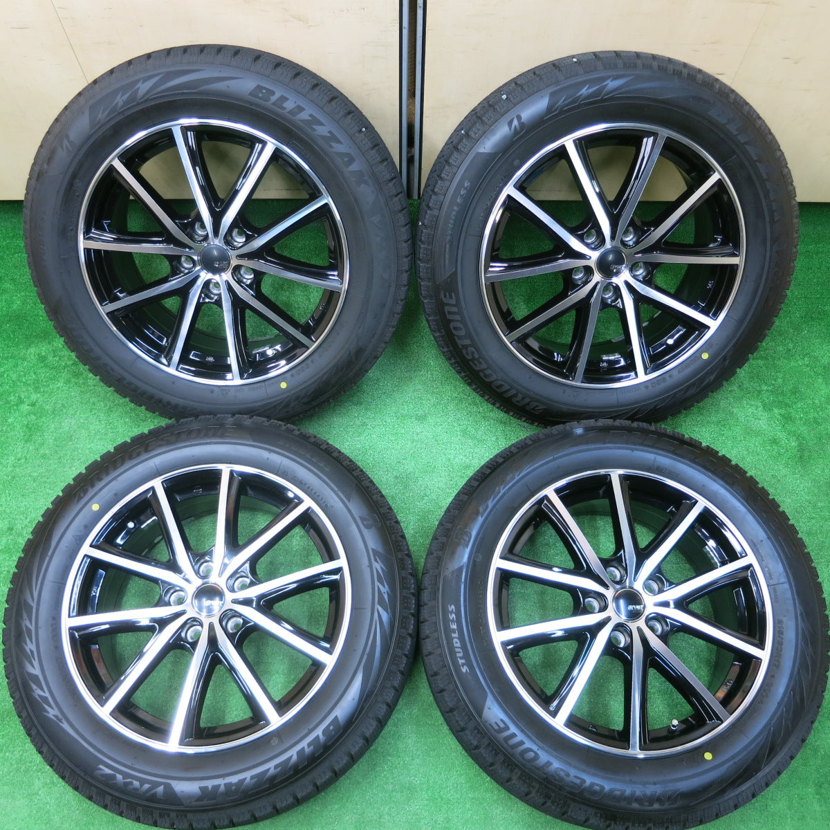 *送料無料*バリ溝！21年！キレイ！9.5分以上★スタッドレス 215/60R17 ブリヂストン ブリザック VRX2 SPORT KRONE 17インチ PCD114.3/5H★3111302イス