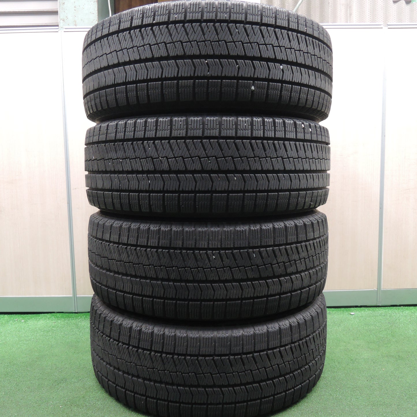 *送料無料*バリ溝！キレイ！9.5分★スタッドレス 215/55R17 ブリヂストン ブリザック VRX2 SCHNEIDER シュナイダー 17インチ PCD114.3/5H★3120912HAス