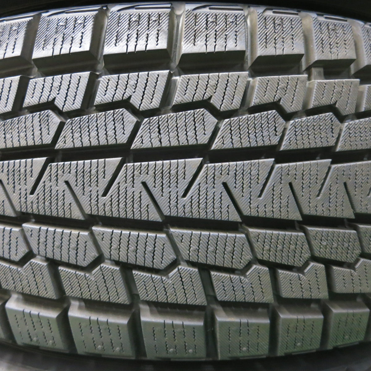 *送料無料*超バリ溝！キレイ！ほぼ10分★フォレスター 等 225/60R17 スタッドレス ヨコハマ アイスガード G075 Aphrodite アフロディーテ PCD100/5H★3110312イス