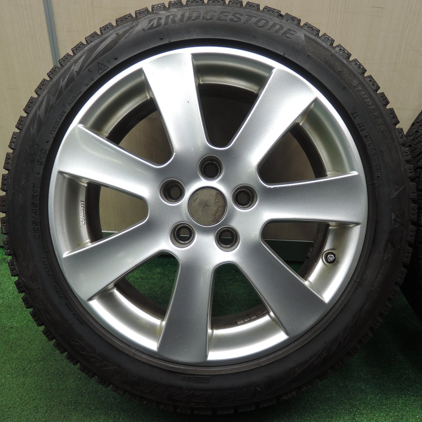 *送料無料*バリ溝！19年！キレイ！9.5分★ワーゲン 等 BORBET 225/45R17 スタッドレス ブリヂストン ブリザック VRX2 17インチ PCD112/5H★3120109TNス